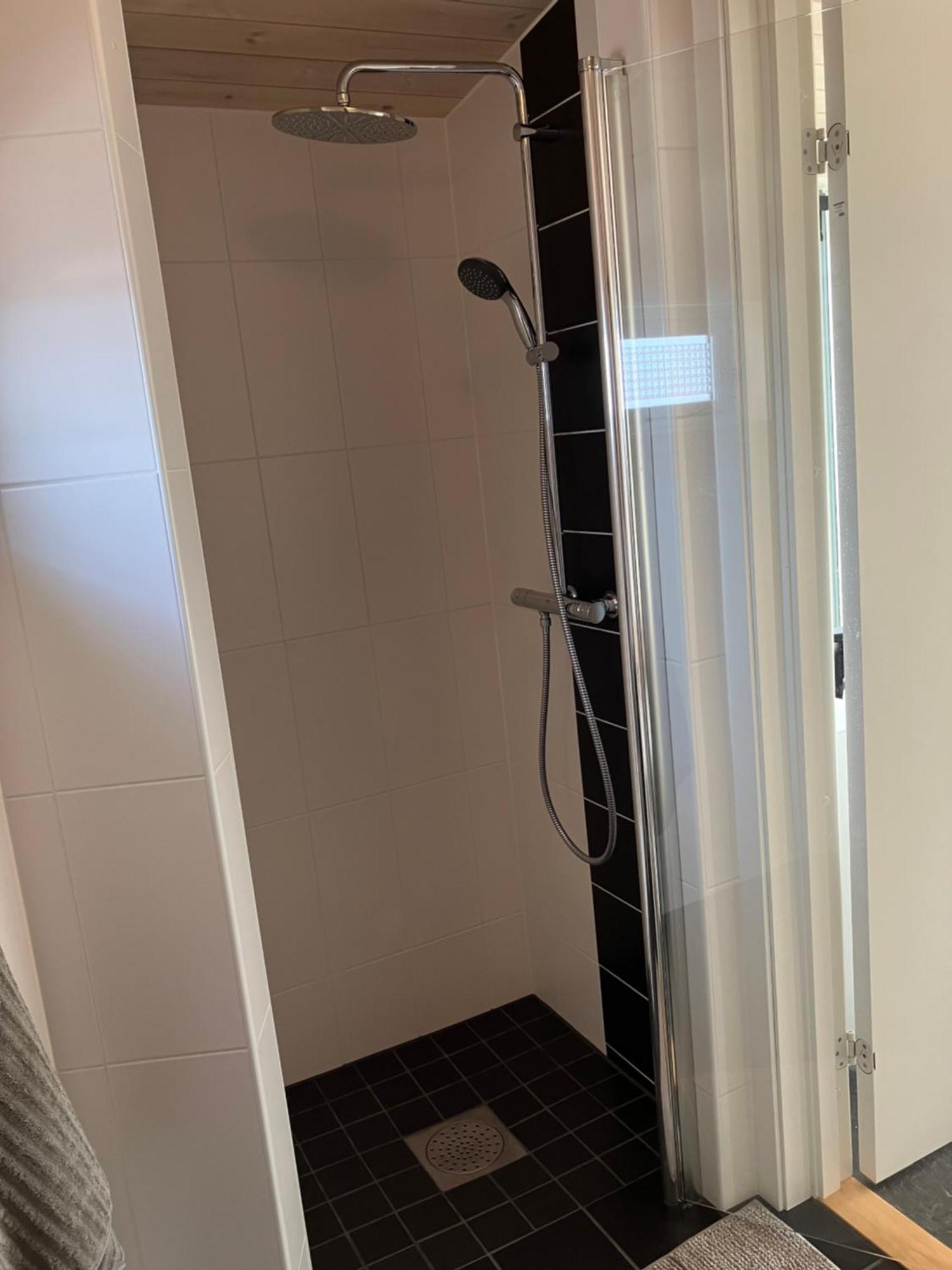 Eget Gaesthus I Vaestkustpaerlan Skaerhamn Villa Luaran gambar